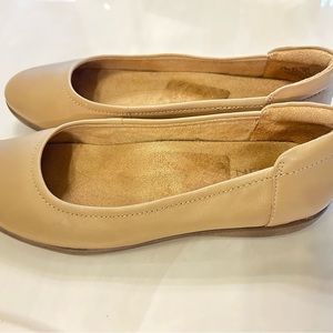 Naturalizer flats